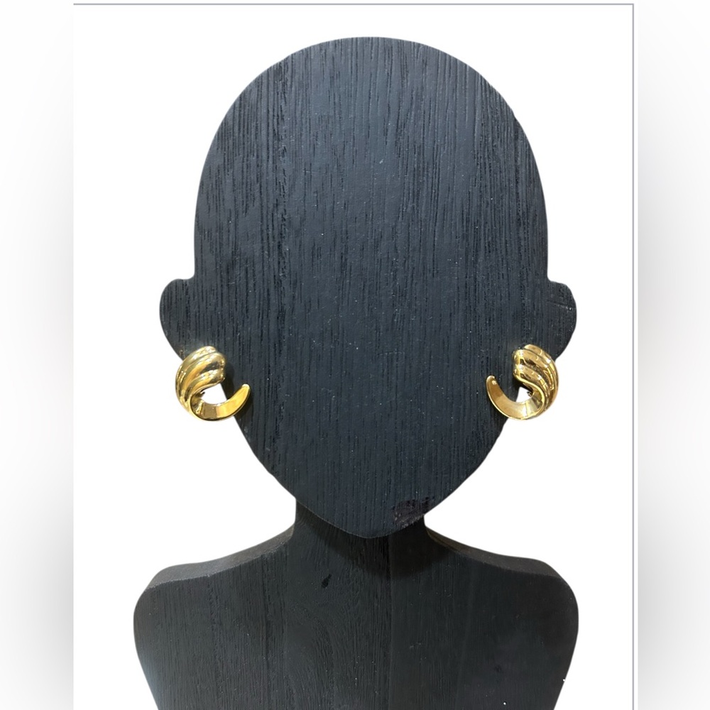 Sale‼️Givenchy Authentic  Gold Plated Twist Clip Ons  Earrings-Pre Owned